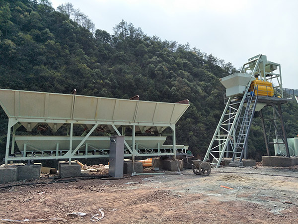 Construction of HZS75 concrete mixing plant on Hangzhou Qiandao Lake Expressway