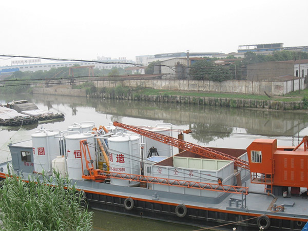 Construction of HZS50 shipborne concrete mixing plant for inland waterway