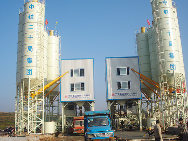 Construction of HZS60 concrete mixing plant on Yungui Railway
