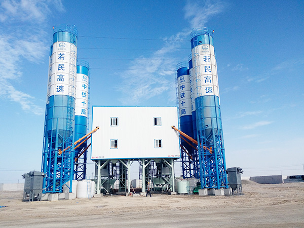 Constructing HZS90 concrete mixing plant on the Ruomin Expressway