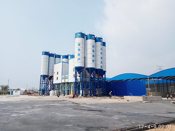 Construction of HZS120 concrete mixing plant on Chaoshan Ring Expressway