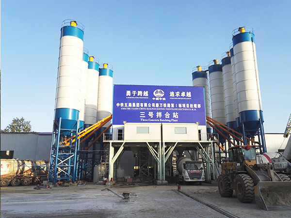 Construction of HZS180 concrete mixing plant on Mowan Railway