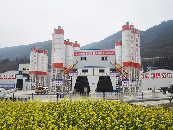 Construction of HZS180 concrete mixing plant on Zhengzhou Wanzhou high-speed railway