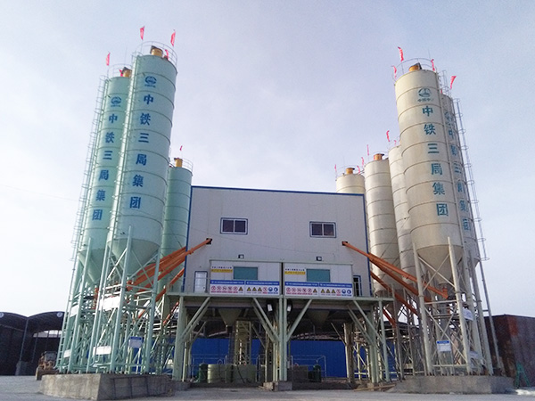 Construction of HZS180 concrete mixing plant on Geku Railway