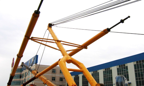 В нижней части подъёмного стержня используется большая структура слова « человек».  