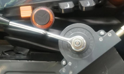 Control System: The handle is linked to the cab, making it convenient and effortless. 