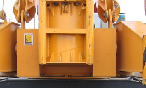 Column and platform are connected by a