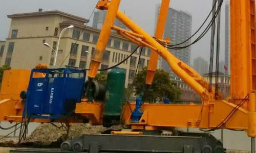 Special hydraulic walking chassis with low ground pressure, safer operation 